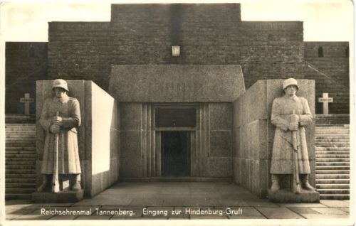 Reichsehrenmal Tannenberg - Eingang zur Hindenburg-Gruft