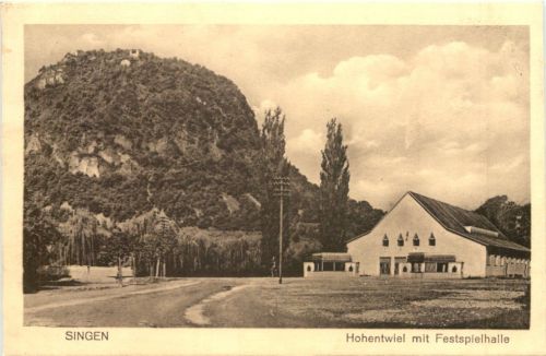 SINIGEN Hohentwiel mit Festspielhalle