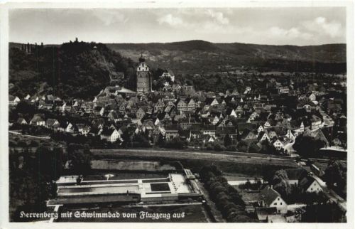 Herrenberg mit Schwimmbad vom Flugzeug aus