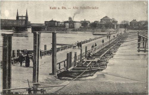 Kehl am Rhein, Alte Schiffbrücke, Passanten