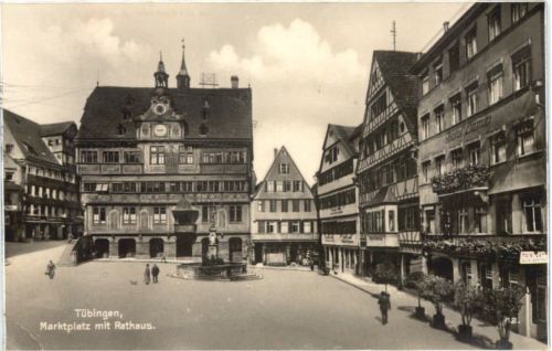 Tübingen, Marktplatz mit Rathaus.