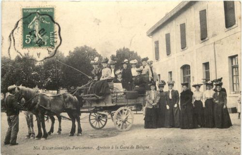 Nos Excursionnistes Parisinnes - Arrive a la Gare de Bologne