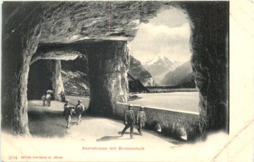 Axenstrasse mit Bristenstock