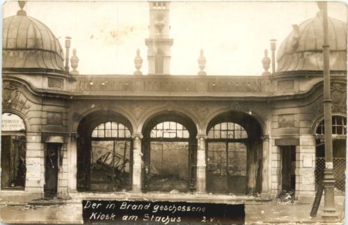 München - Der in Brand geschossene Kiosk am Stachus