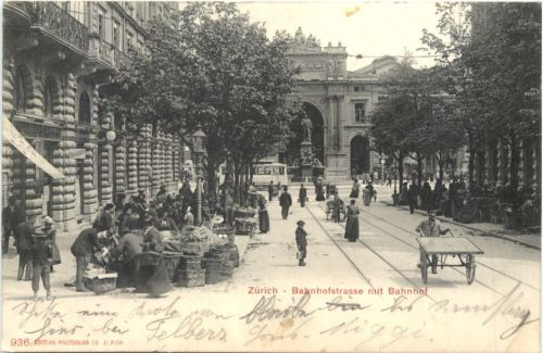 Zürich - Bahnhofstrasse mit Bahnhof