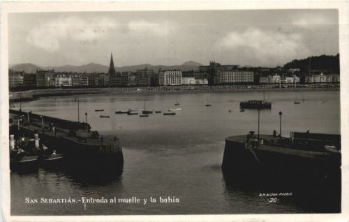 San Sebatian - Entrada al muelle y la bahia