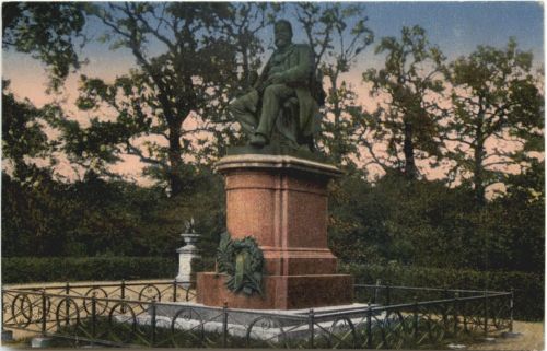 Neubrandenburg - Fritz Reuter Denkmal