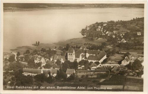 Insel Reichenau mit der ehem. Benediktiner Abtei vom Flugzeug