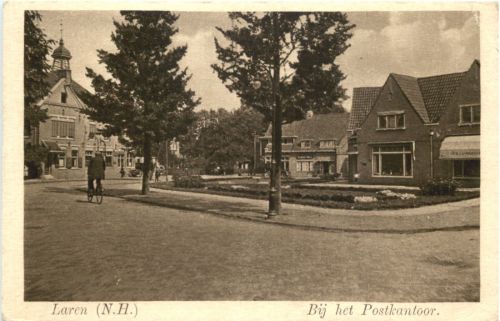 Laren - Bij het Postkantoor