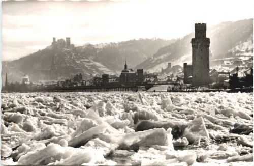 Eisstau vor Oberwesel am Rhein