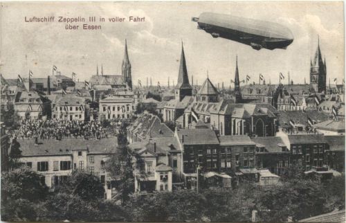 Essen - Luftschiff Zeppelin III in voller Fahrt