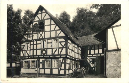 Leubsdorf am Rhein - altes Fachwerkhaus