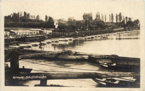 Speyer am Rhein - Schiffsbrücke mit Eisenbahn