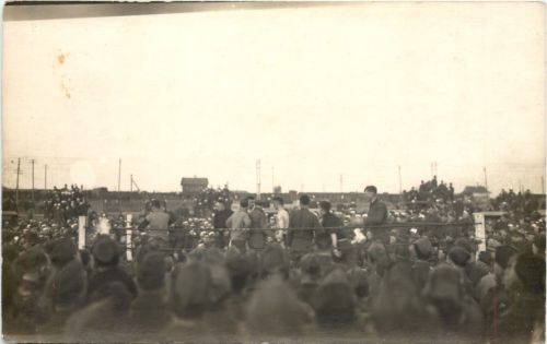 Boxkampf mit Soldaten