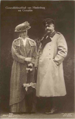 Generalfeldmarschall von Hindenburg mit Gemahlin