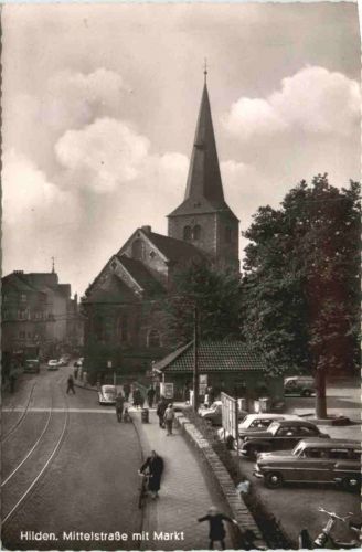 Hilden - Mittelstraße mit Markt