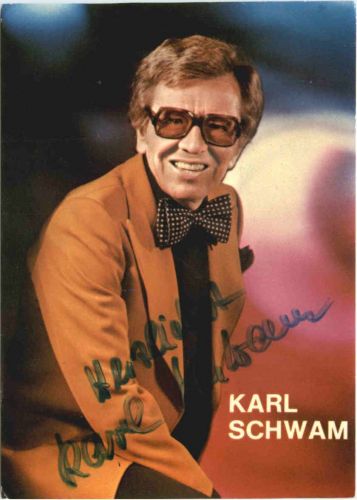 Karl Schwam mit Autogramm