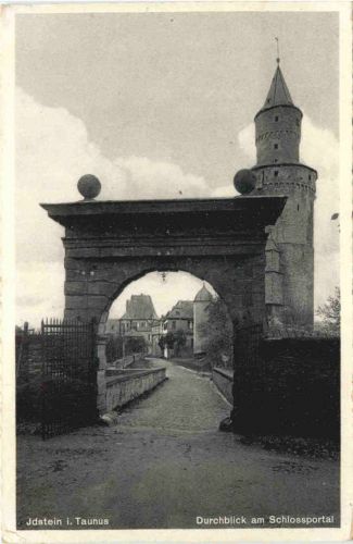 Idstein im Taunus - Durchblick am Schlosspartal