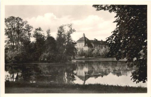 Borna - Teich mit Oberschule