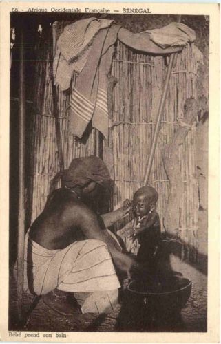 Senegal - Bebe prend son bain
