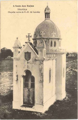 India - Thandla - Chapelle votive