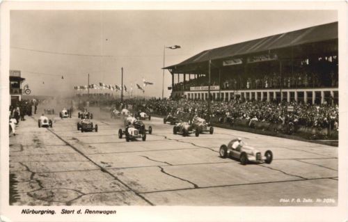 Nürburgring - Start der Rennwagen