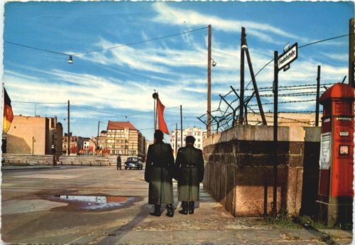 Berlin - Checkpoint Charlie