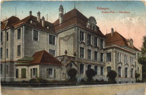 Erlangen - Fuchta Platz - Schulhaus