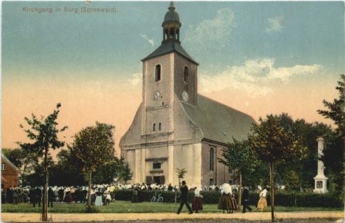 Kirchgang in Burg Spreewald