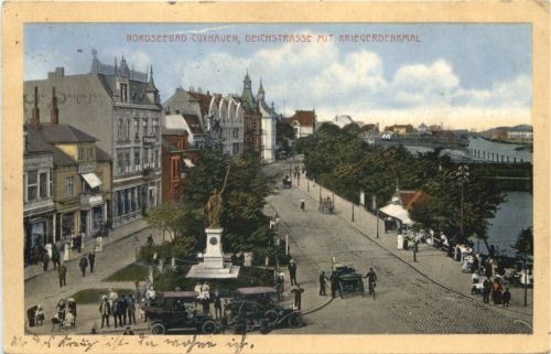 Cuxhaven - Deichstrasse mit Kriegerdenkmal