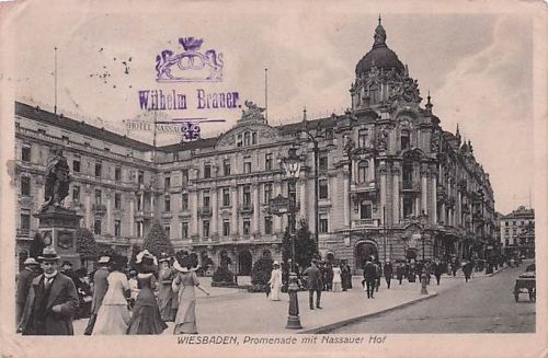 Wiesbaden mit dem Hotel Nassauer Hof und dem Kaiser-Friedrich-Denkmal.