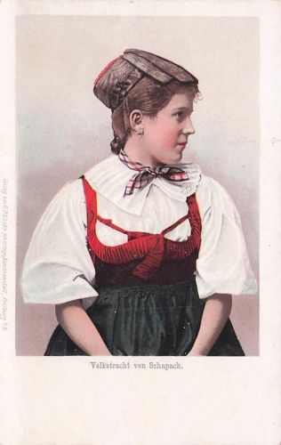 Fräulein in Schwarzwälder Tracht