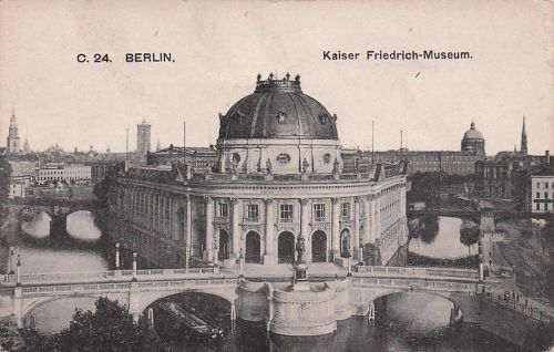 Berlin, Uferpartie am Kaiser Friedrich-Museum