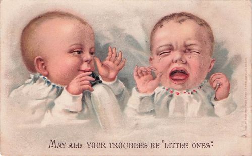 Präge Litho Zwei Babys mit Milchflasche