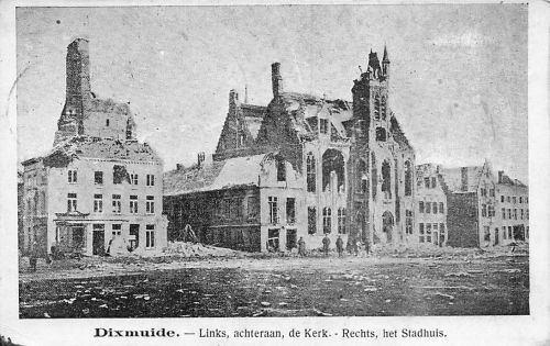 Ansichtskarte Dixmuiden Links achteraan de Kerk Rechts het Stadthuis