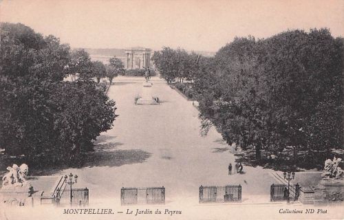 Montpellier_Herault Promenade du Peyrou vue de l Arc de Triomphe