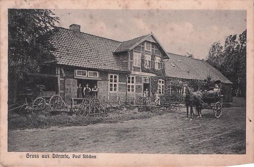 Dörmte bei Stöcken, Bauernhaus mit Einwohnern, Strassenansicht