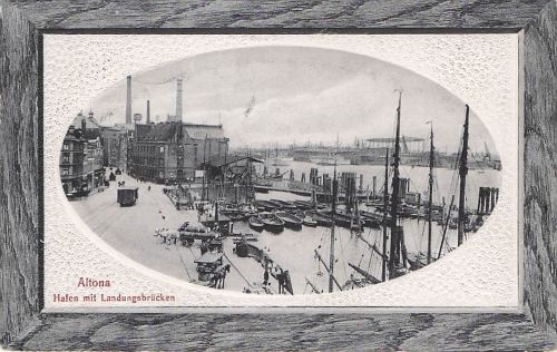 Altona Hafen mit Landungsbrücken