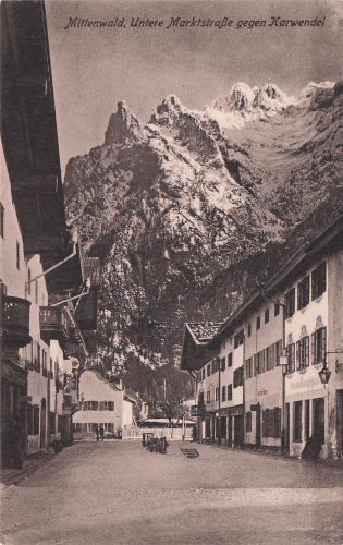 Mittenwald Bayern Mittenwald Untere Markt Strasse Karwendel x / Mittenwald /Garmisch-Partenkirchen LKR