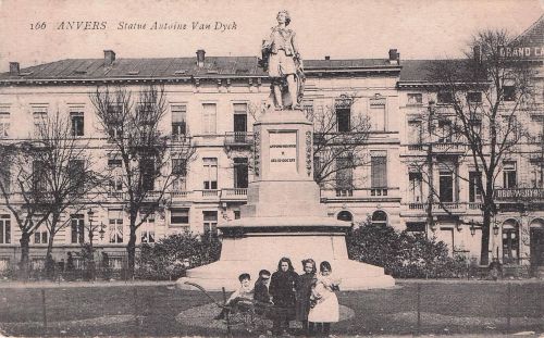Anvers - Statue d Antoine Van Dyck