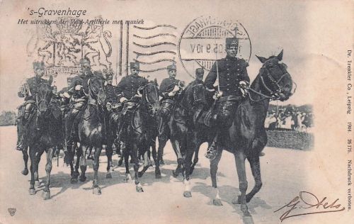 's-Gravenhage Het uitrukken der Veld-Artillerie met muziek