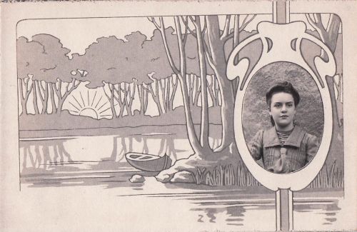 Foto-AK einer jungen frau Bootsanleger am Ufer, Passepartout