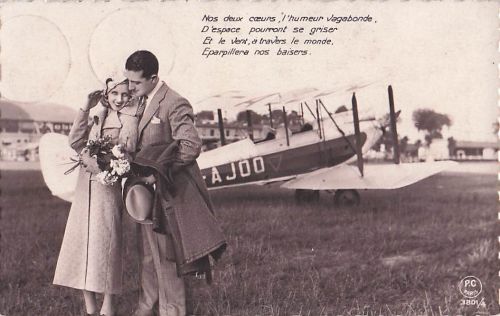 Nos deux cœurs, l'humeur Vagabonde, D'espace pourront se griser Et le vent, a travers le monde, Eparpillera nos baisers.