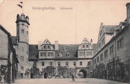 Vorderglauchau. Schlosshof.