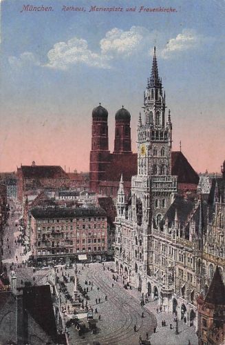 München. Rathaus, Marienplatz und Frauenkirche.