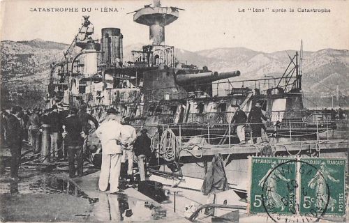 französische Schlachtschiff Iéna nach der Explosion