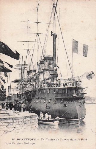 18. DUNKERQUE Un Navire de Guerre dans le Port