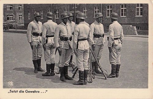 ,,Setzt die Gewehre..." Wehrmacht - Bildserie Herausgegeben mit dem Einvernehmen des Oberkommandos der Wehrmacht