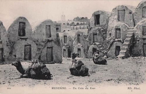 MEDENINE. Un Coin du Ksar.