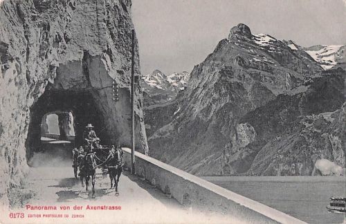 Ansichtskarte Axenstrasse Pferdekutsche mit Bristenstock Axenstrasse